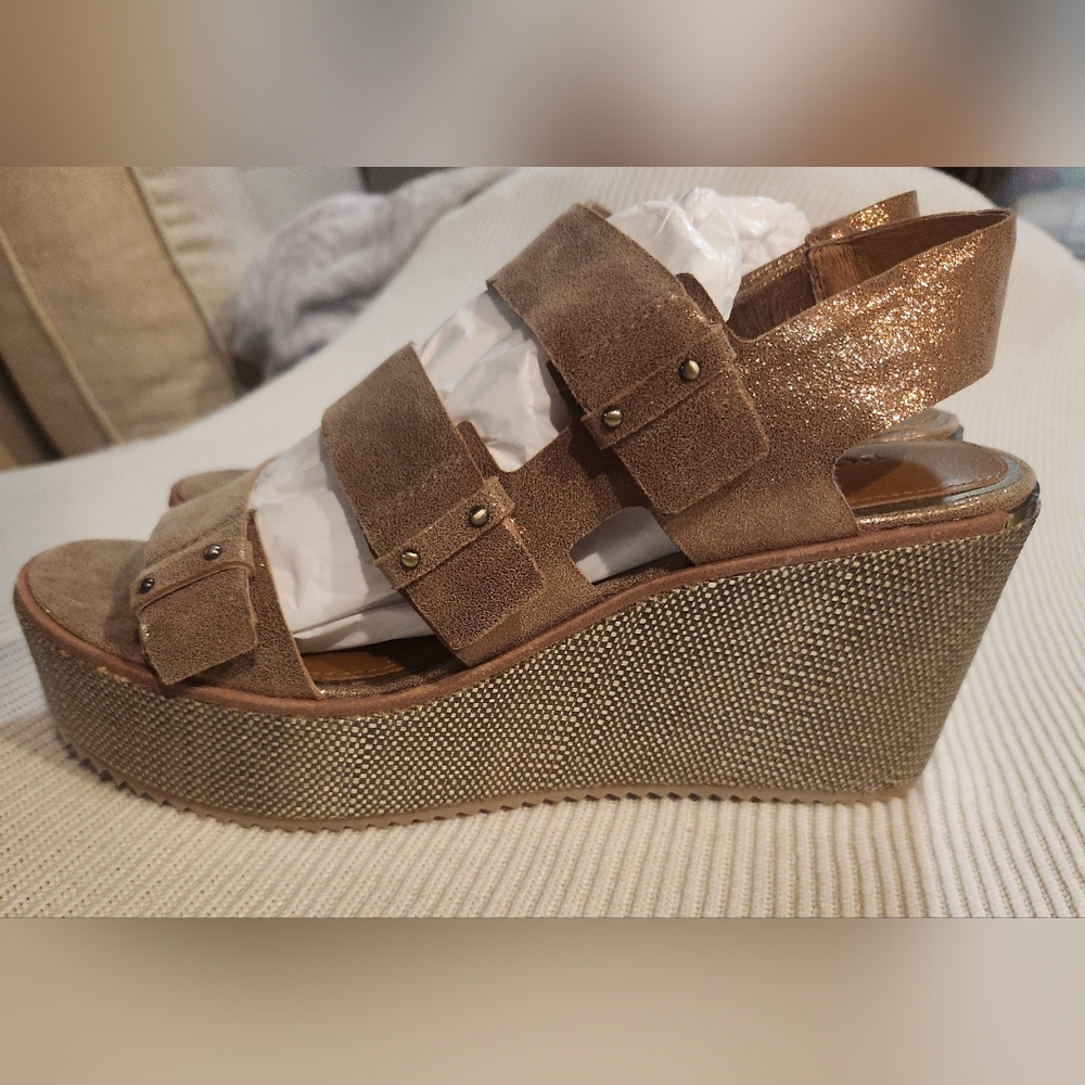 Donald J. Pliner Iris Bronze Shimmer Wedge Sandals Shoes Size 9M NWOB